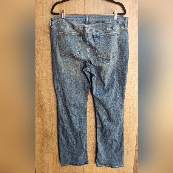 Old Navy Size 16 Mid Rise Boot Cut Jeans - Picture 4 of 4